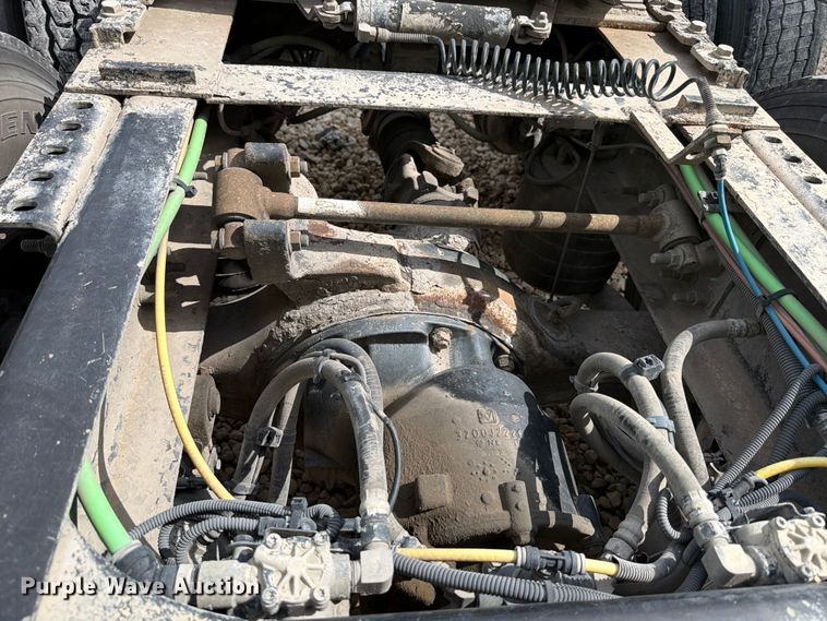 image for item YA2683 2019 International LT625 semi truck