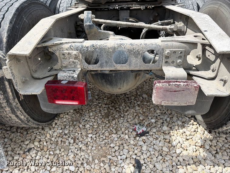 image for item YA2683 2019 International LT625 semi truck