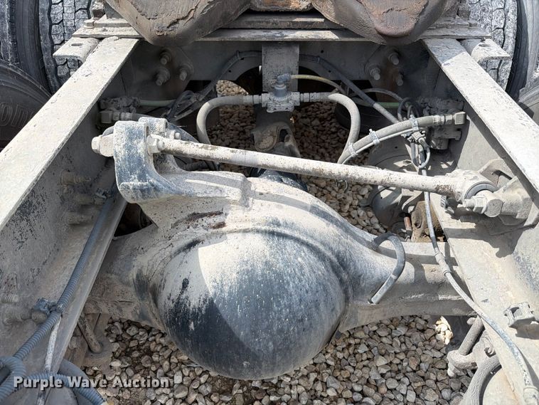 image for item YA2683 2019 International LT625 semi truck