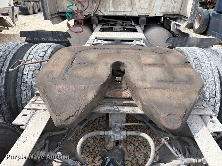 image for item YA2683 2019 International LT625 semi truck