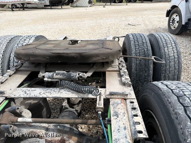 image for item YA2683 2019 International LT625 semi truck