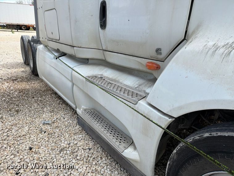 image for item YA2683 2019 International LT625 semi truck