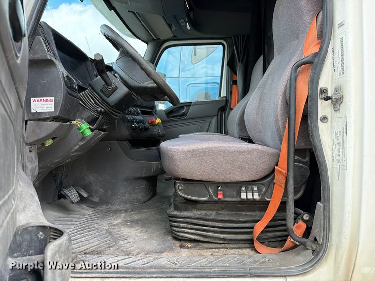 image for item YA2683 2019 International LT625 semi truck
