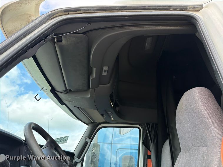 image for item YA2683 2019 International LT625 semi truck