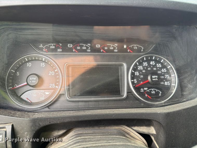 image for item YA2683 2019 International LT625 semi truck