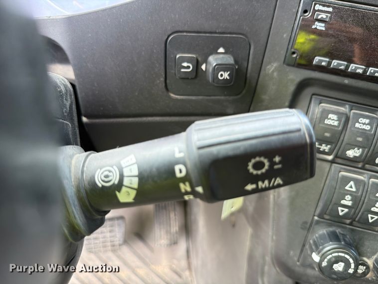 image for item YA2683 2019 International LT625 semi truck