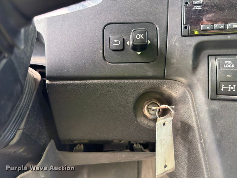 image for item YA2683 2019 International LT625 semi truck
