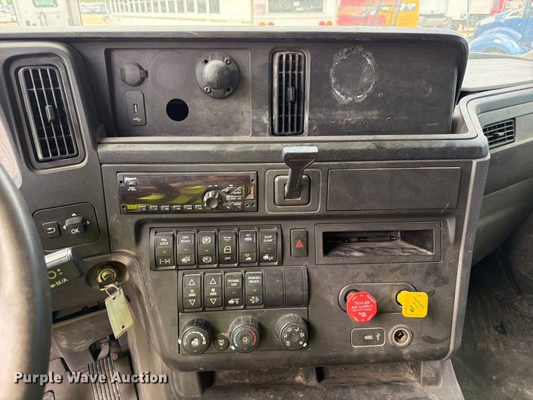 image for item YA2683 2019 International LT625 semi truck