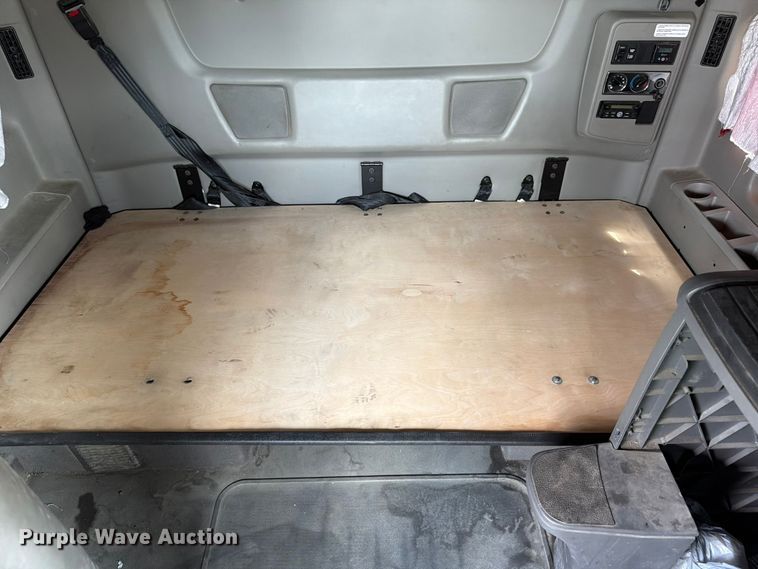 image for item YA2683 2019 International LT625 semi truck