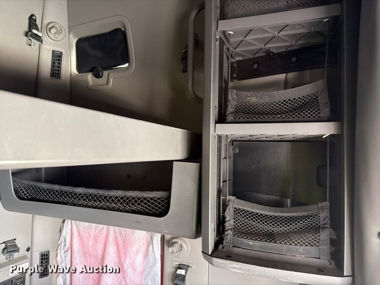 image for item YA2683 2019 International LT625 semi truck