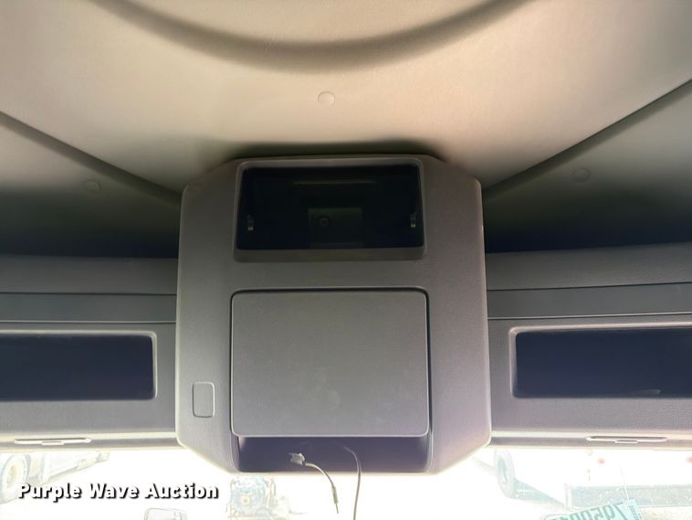 image for item YA2683 2019 International LT625 semi truck