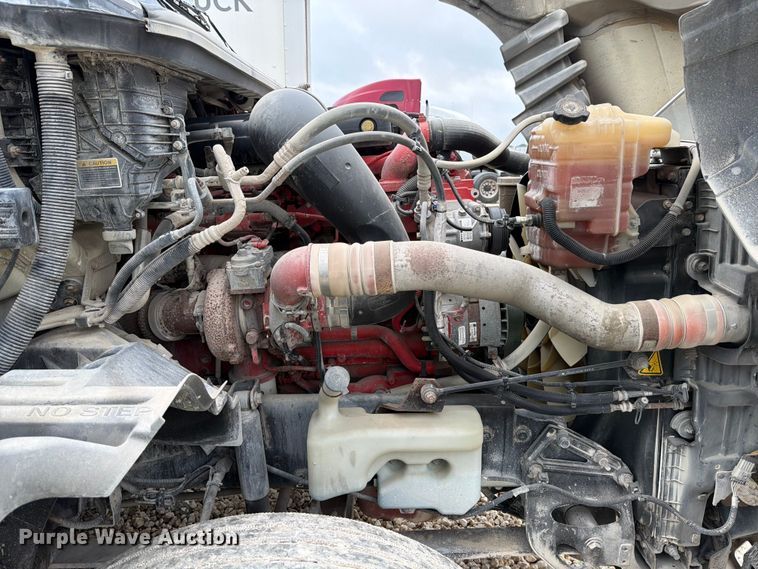 image for item YA2683 2019 International LT625 semi truck