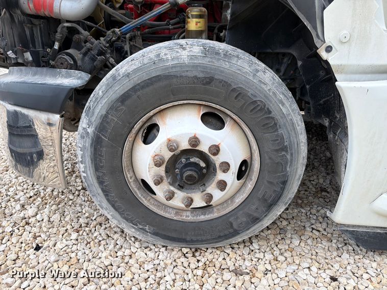 image for item YA2683 2019 International LT625 semi truck