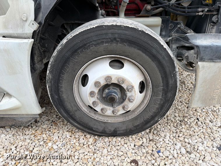 image for item YA2683 2019 International LT625 semi truck