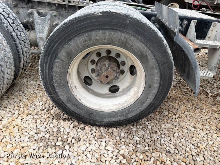 image for item YA2683 2019 International LT625 semi truck
