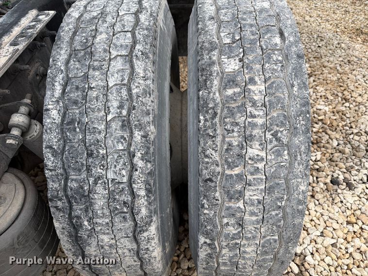image for item YA2683 2019 International LT625 semi truck