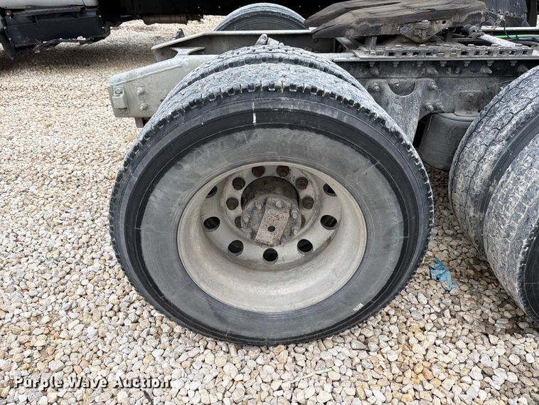 image for item YA2683 2019 International LT625 semi truck