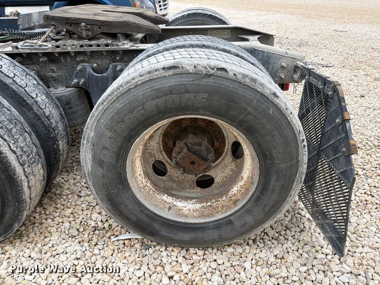 image for item YA2683 2019 International LT625 semi truck
