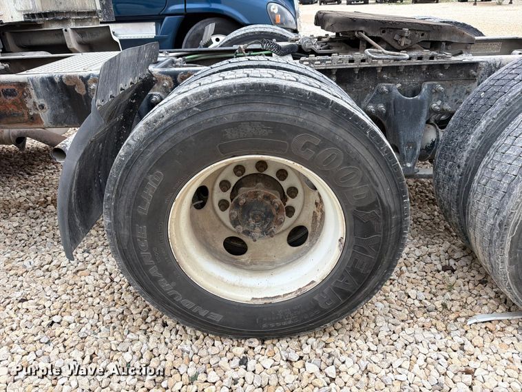image for item YA2683 2019 International LT625 semi truck