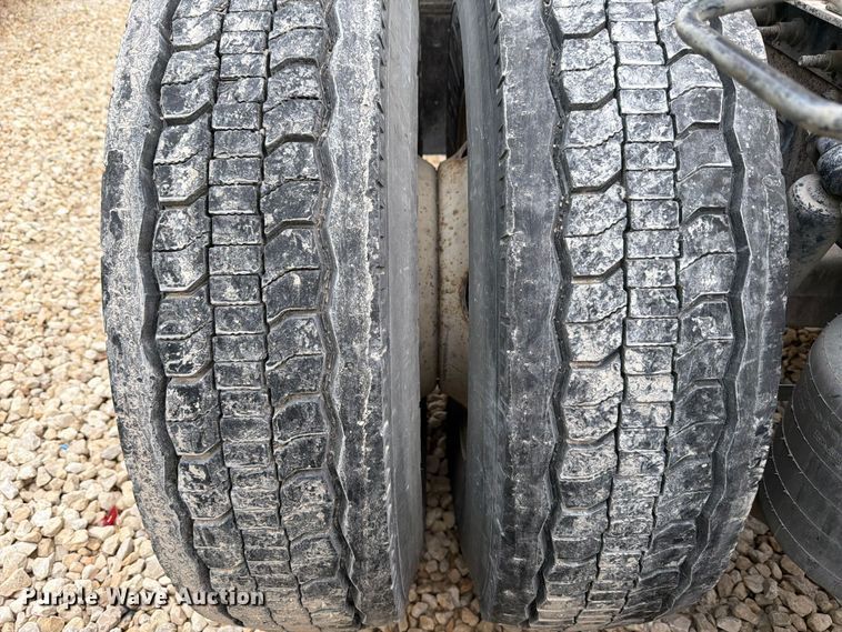 image for item YA2683 2019 International LT625 semi truck