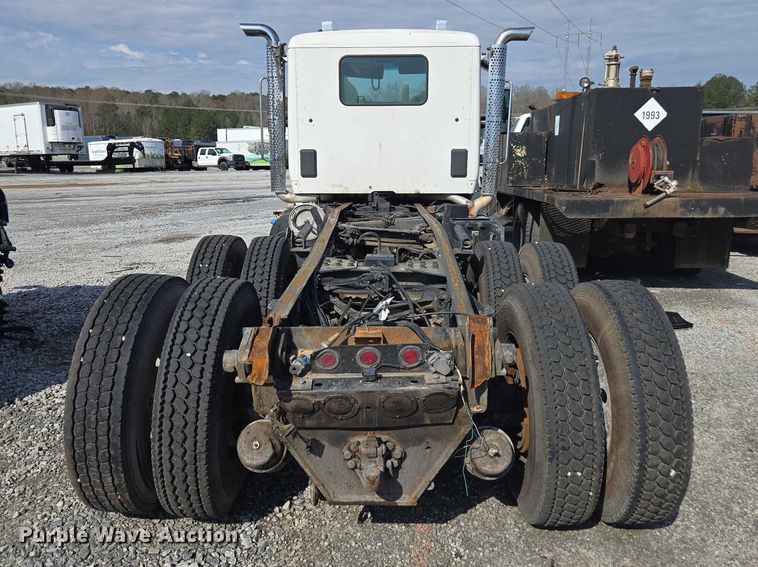 image for item YA2753 2017 Kenworth T880 truck cab and chassis