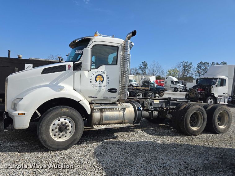 image for item YA2753 2017 Kenworth T880 truck cab and chassis