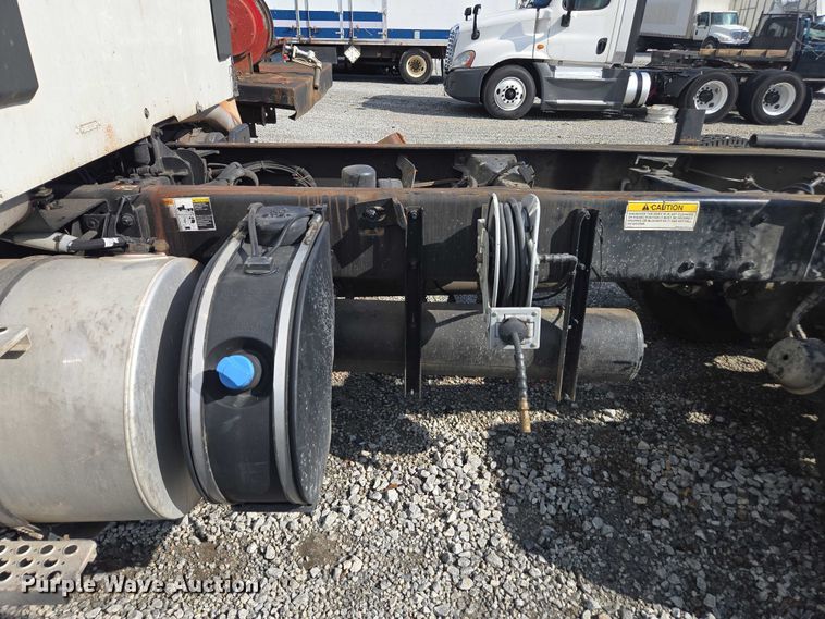 image for item YA2753 2017 Kenworth T880 truck cab and chassis