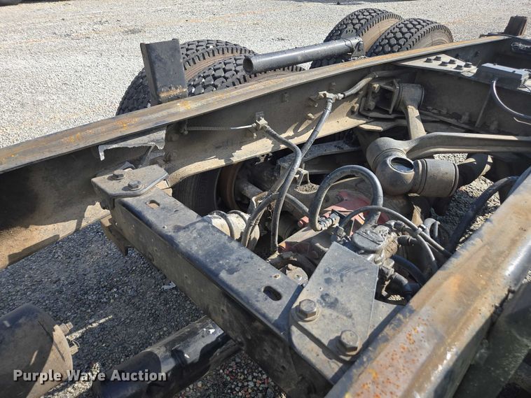 image for item YA2753 2017 Kenworth T880 truck cab and chassis