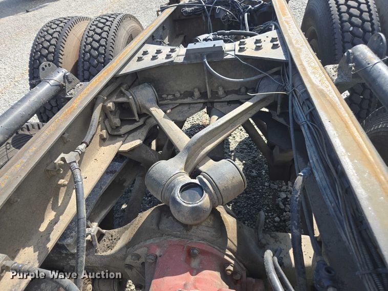 image for item YA2753 2017 Kenworth T880 truck cab and chassis