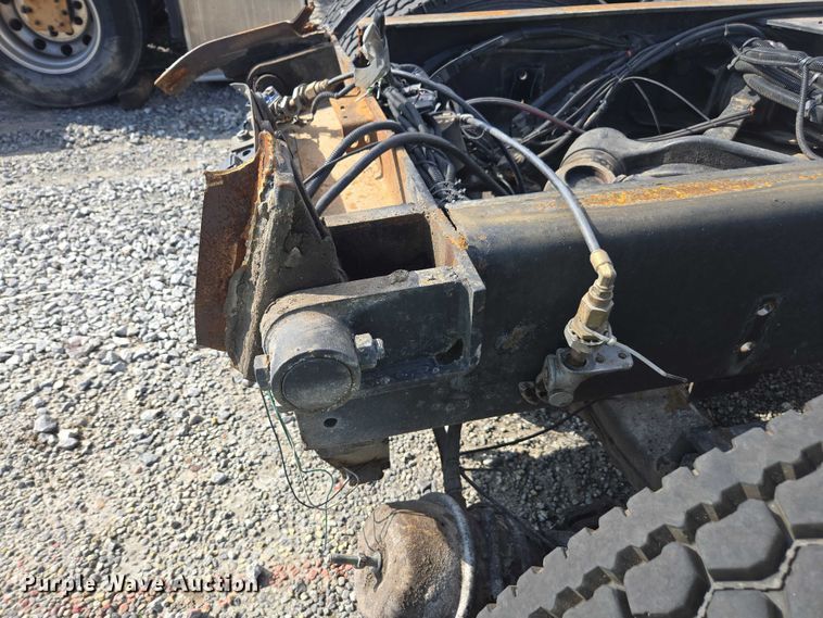image for item YA2753 2017 Kenworth T880 truck cab and chassis