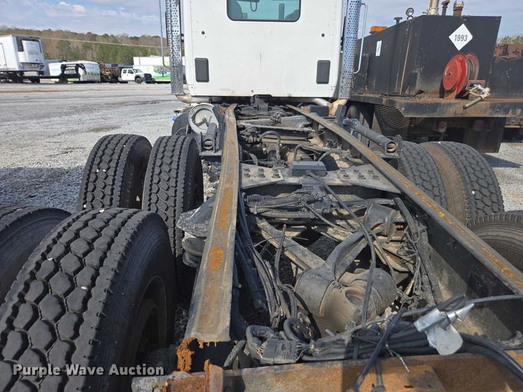 image for item YA2753 2017 Kenworth T880 truck cab and chassis