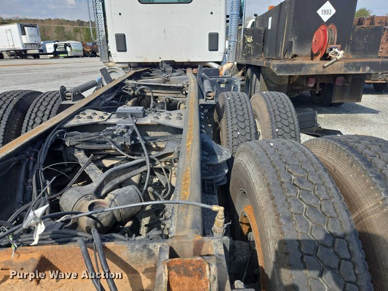 image for item YA2753 2017 Kenworth T880 truck cab and chassis