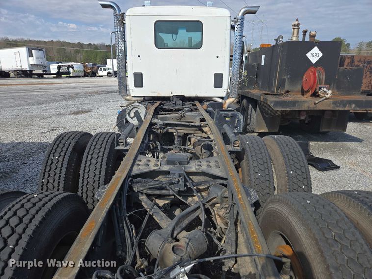 image for item YA2753 2017 Kenworth T880 truck cab and chassis
