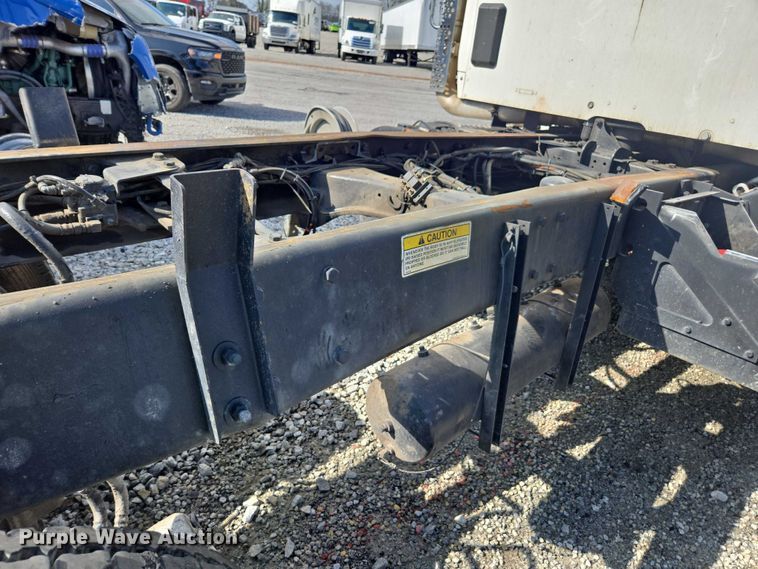 image for item YA2753 2017 Kenworth T880 truck cab and chassis