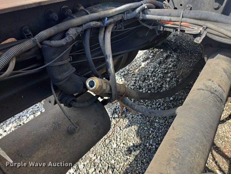 image for item YA2753 2017 Kenworth T880 truck cab and chassis