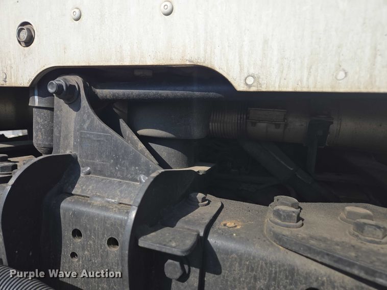image for item YA2753 2017 Kenworth T880 truck cab and chassis