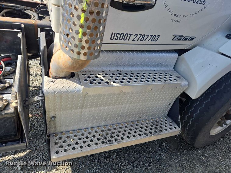 image for item YA2753 2017 Kenworth T880 truck cab and chassis