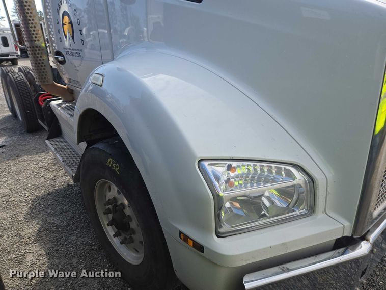 image for item YA2753 2017 Kenworth T880 truck cab and chassis
