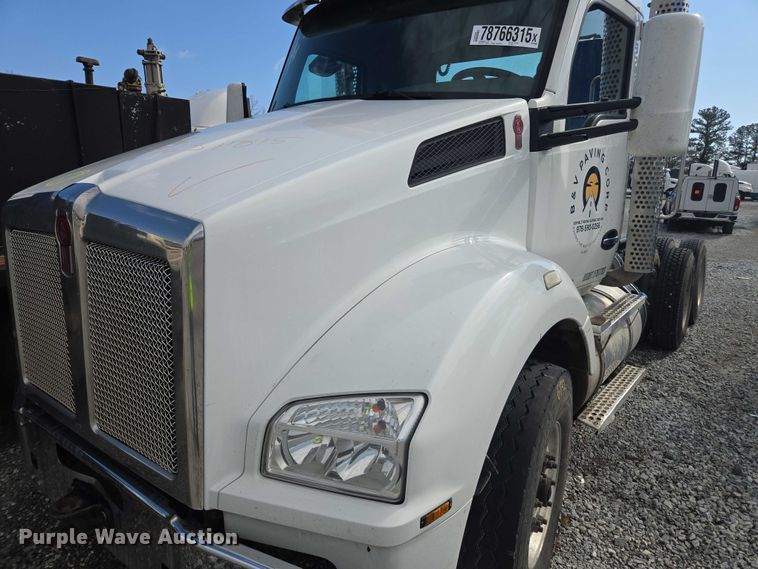 image for item YA2753 2017 Kenworth T880 truck cab and chassis