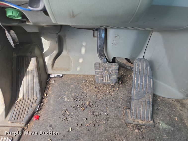 image for item YA2753 2017 Kenworth T880 truck cab and chassis