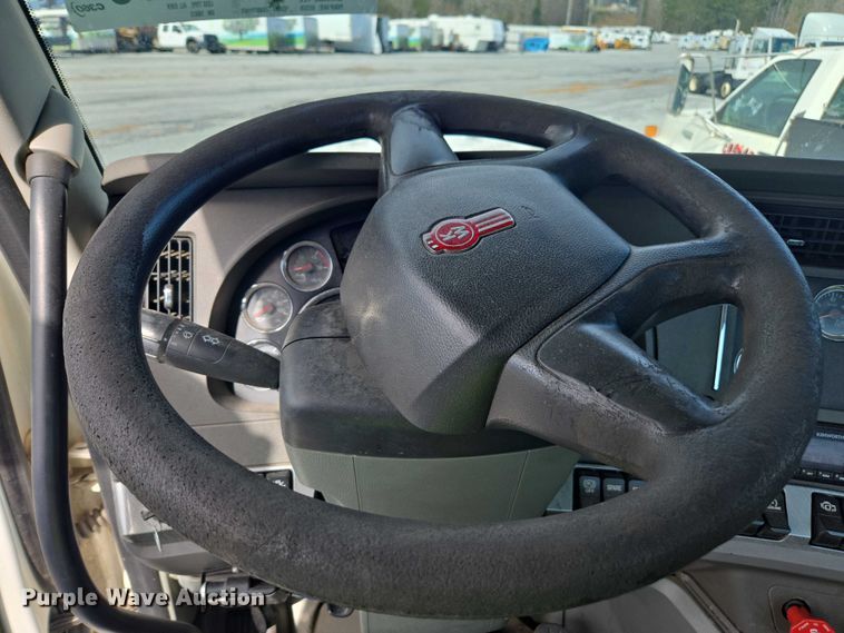 image for item YA2753 2017 Kenworth T880 truck cab and chassis