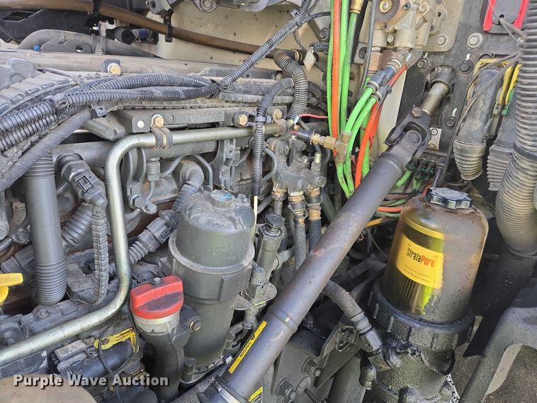 image for item YA2753 2017 Kenworth T880 truck cab and chassis