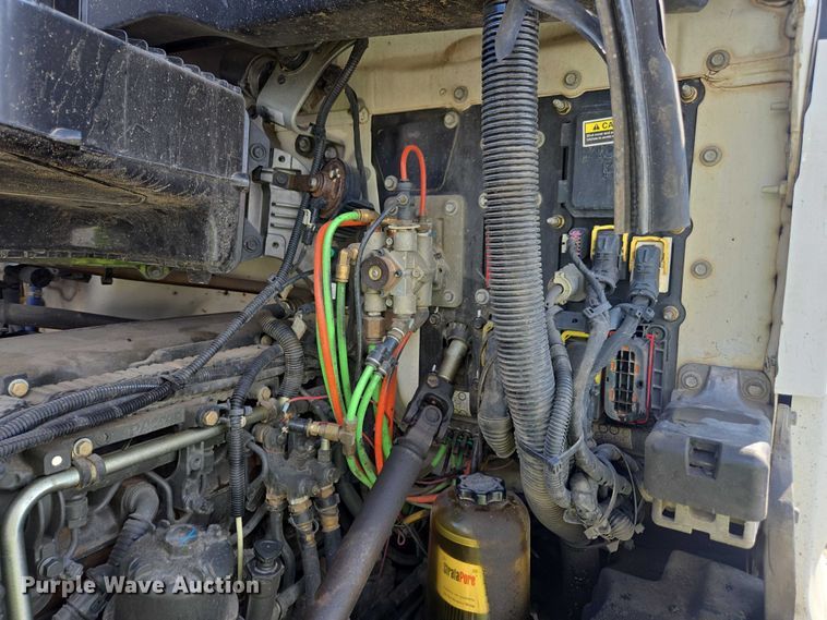 image for item YA2753 2017 Kenworth T880 truck cab and chassis
