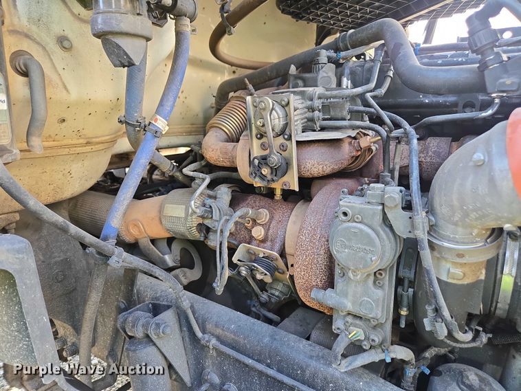 image for item YA2753 2017 Kenworth T880 truck cab and chassis