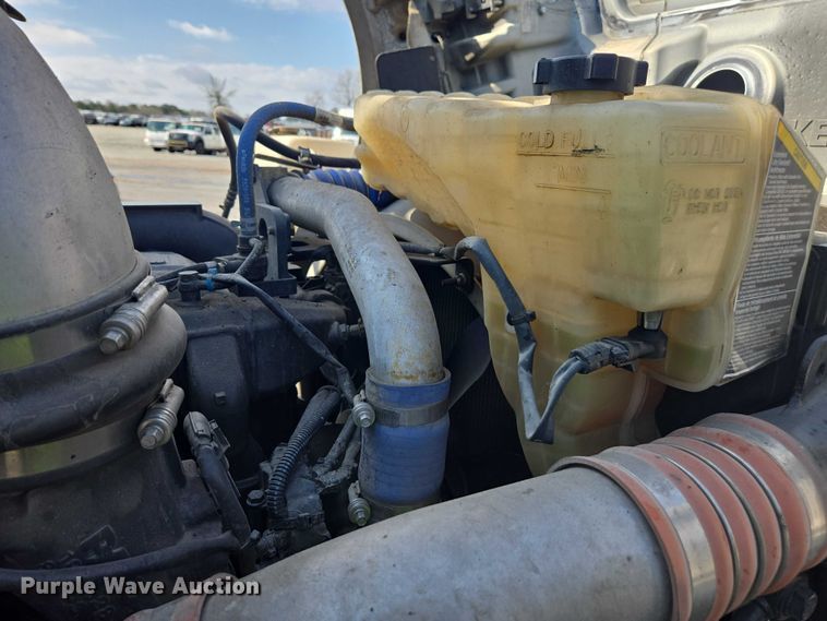 image for item YA2753 2017 Kenworth T880 truck cab and chassis