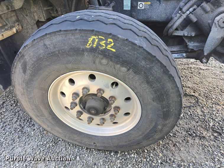 image for item YA2753 2017 Kenworth T880 truck cab and chassis