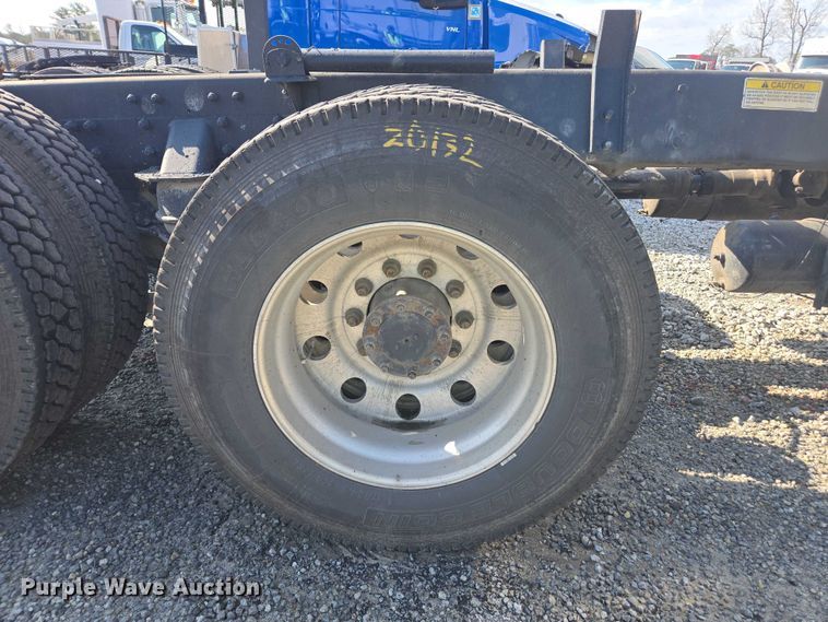 image for item YA2753 2017 Kenworth T880 truck cab and chassis