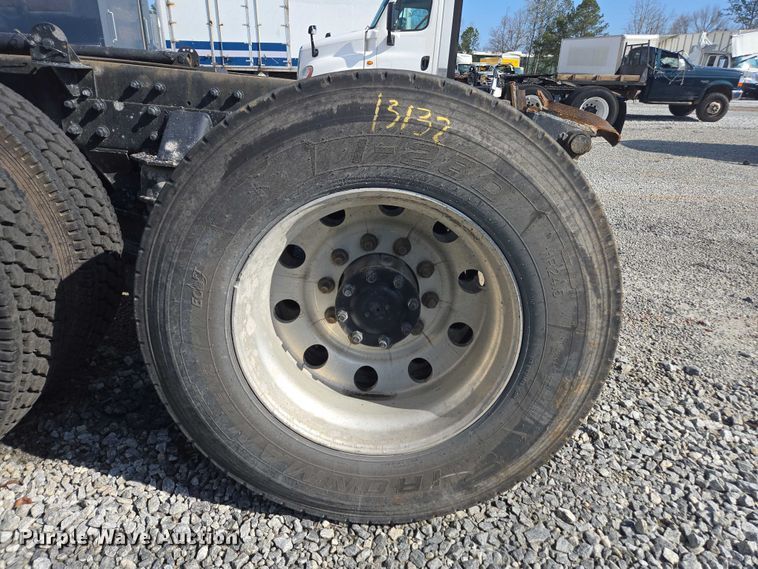 image for item YA2753 2017 Kenworth T880 truck cab and chassis