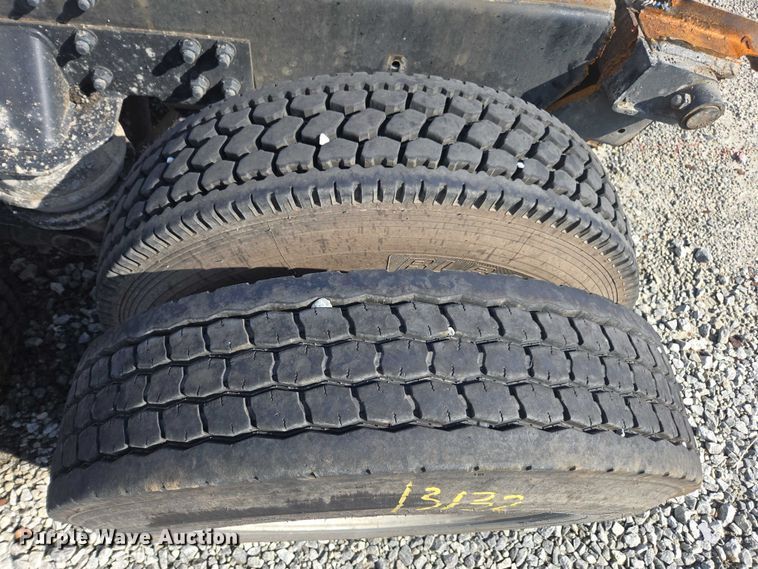 image for item YA2753 2017 Kenworth T880 truck cab and chassis