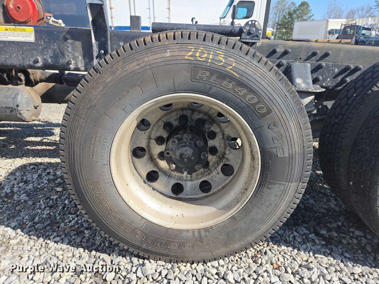 image for item YA2753 2017 Kenworth T880 truck cab and chassis